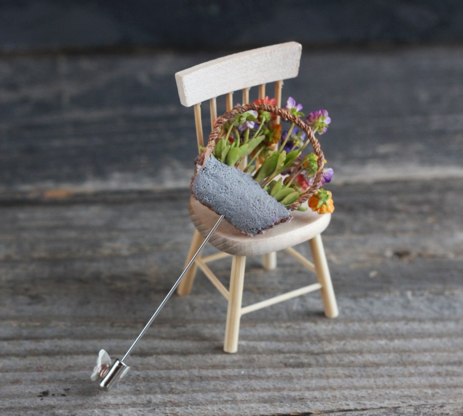 *  Brooch basket with miniature flowers