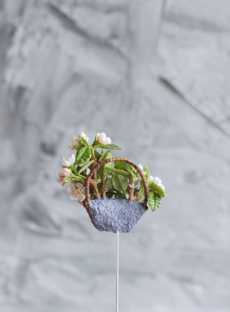 *  Brooch basket with miniature flowers
