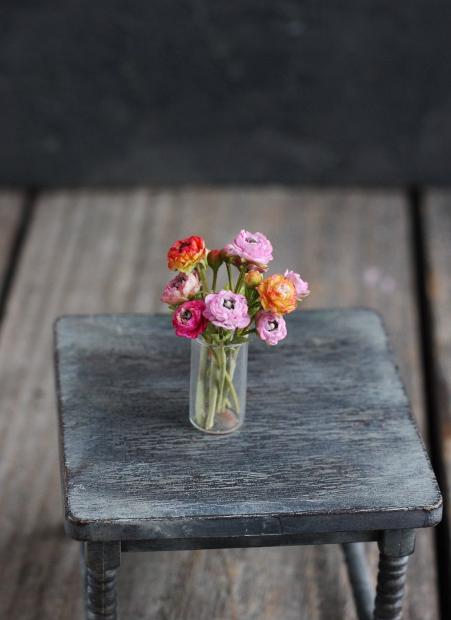 Bouquet of ranunculus in a glass vase 1:12