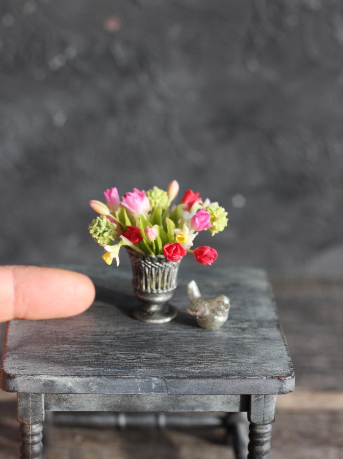 *                   Bouquet of daffodils and tulips 1:12