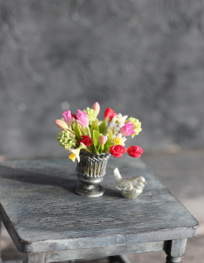 *                   Bouquet of daffodils and tulips 1:12