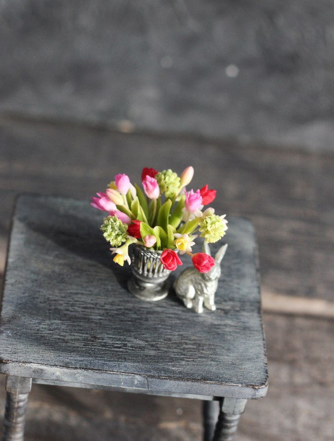 *                   Bouquet of daffodils and tulips 1:12