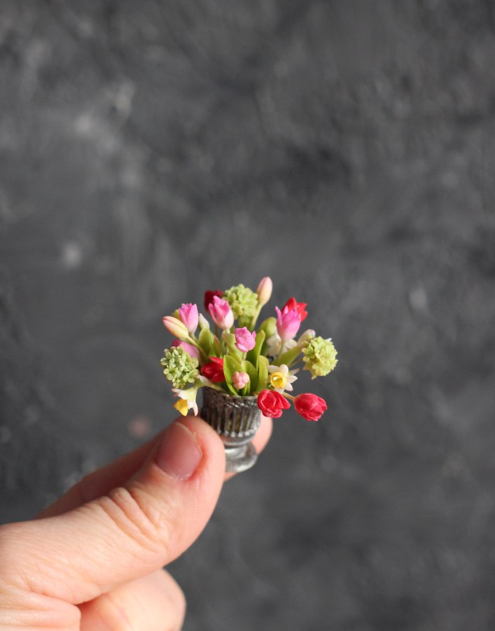 *                   Bouquet of daffodils and tulips 1:12