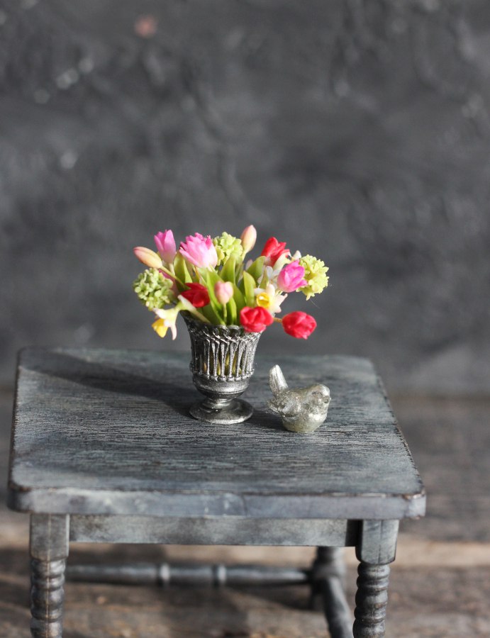 *                   Bouquet of daffodils and tulips 1:12