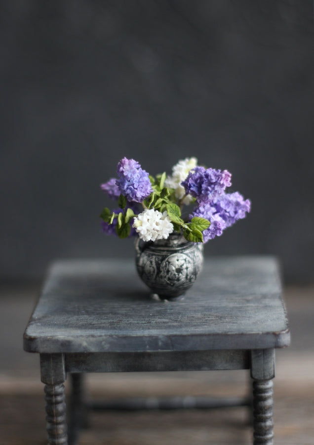 *                    Large bouquet of lilacs in an antique vase 1:12