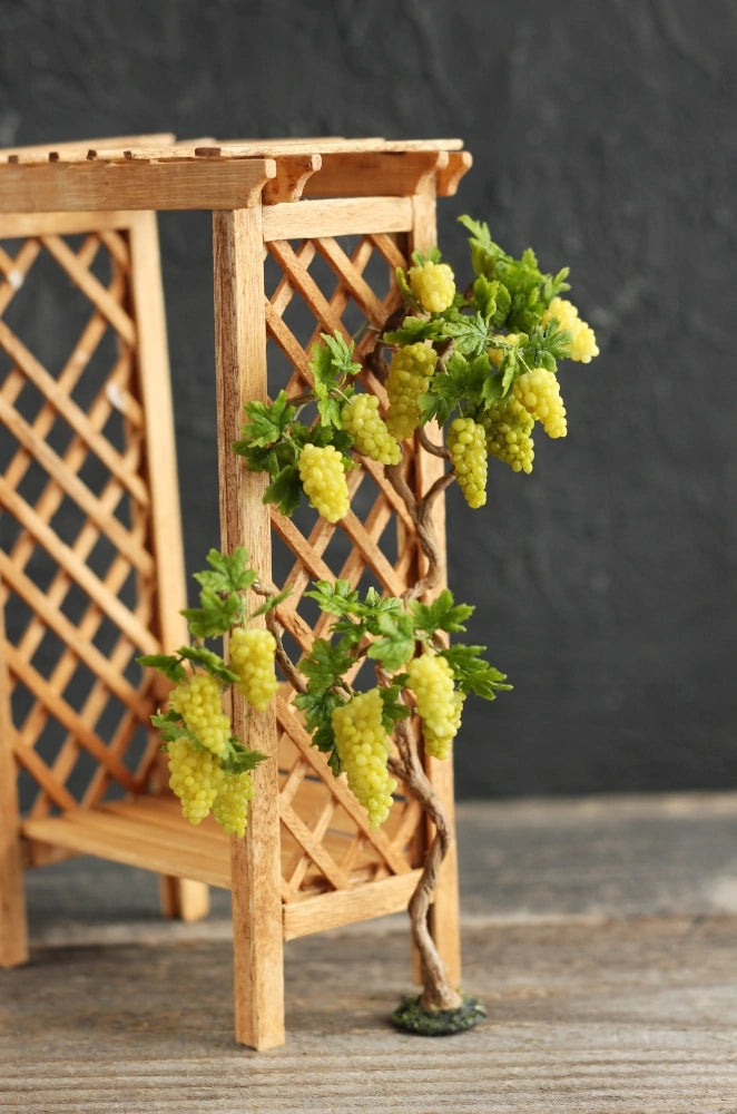 *                                Vine of yellow grapes, 1:12 scale