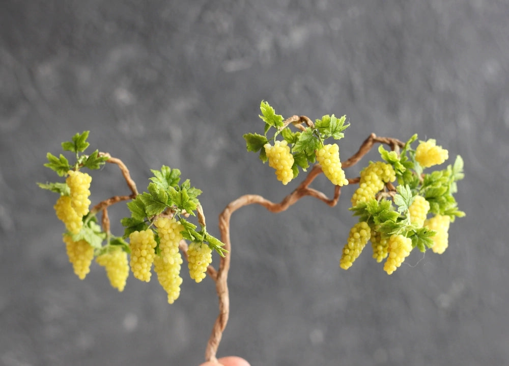 *                                Vine of yellow grapes, 1:12 scale