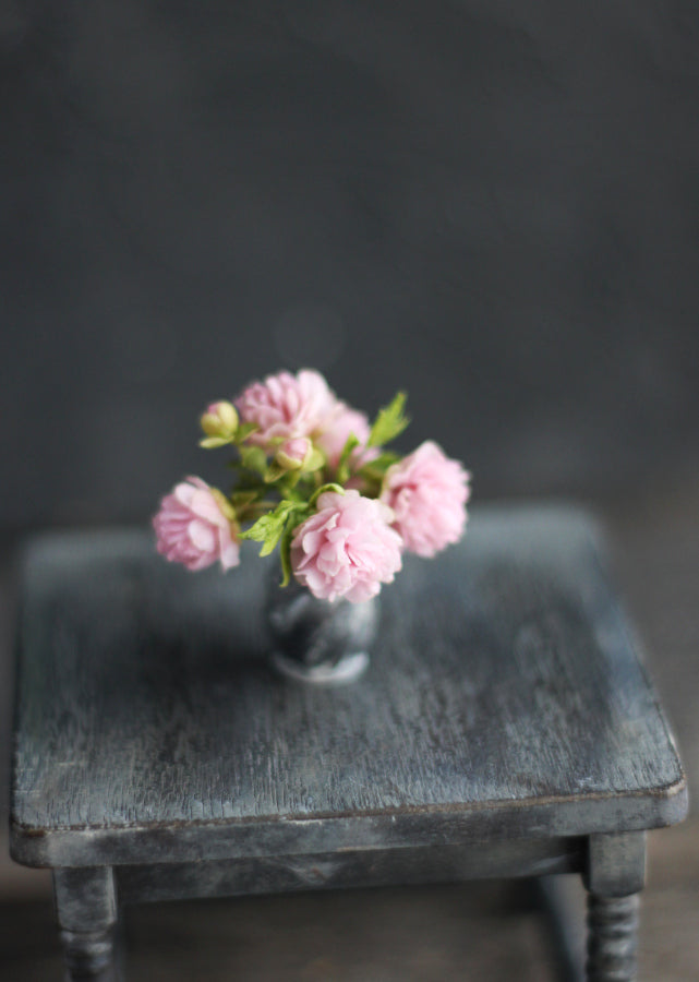 *                         Bouquet of peonies in a vase 1:12