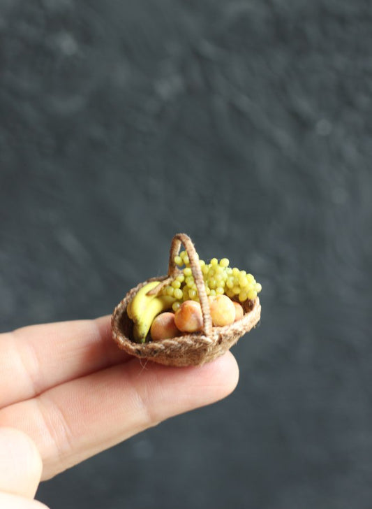 *                        1:12 fruit and wine basket for a dollhouse