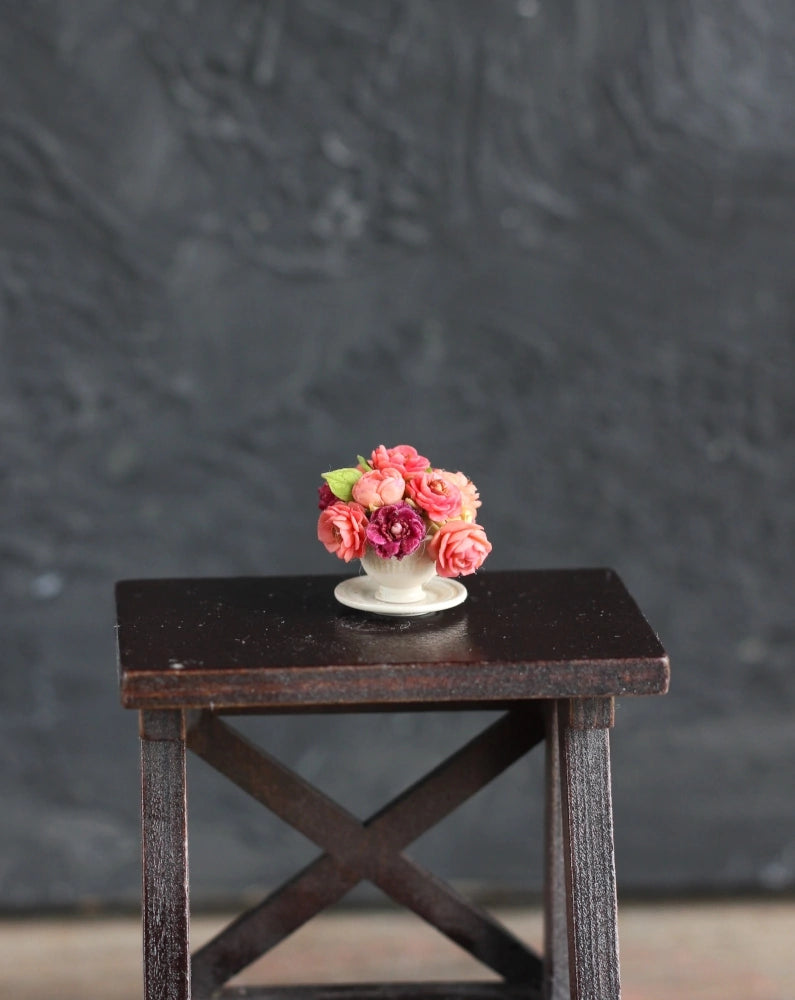 *                                                             Tea set with a bouquet of ranunculus 1:12