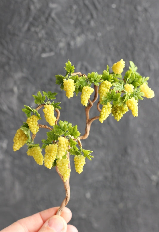 *                                Vine of yellow grapes, 1:12 scale