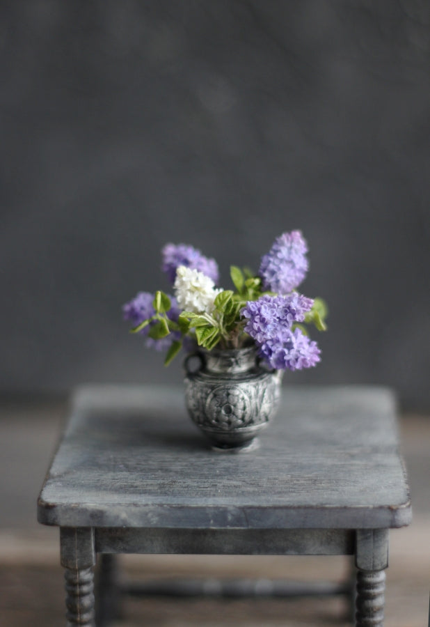 *                    Large bouquet of lilacs in an antique vase 1:12